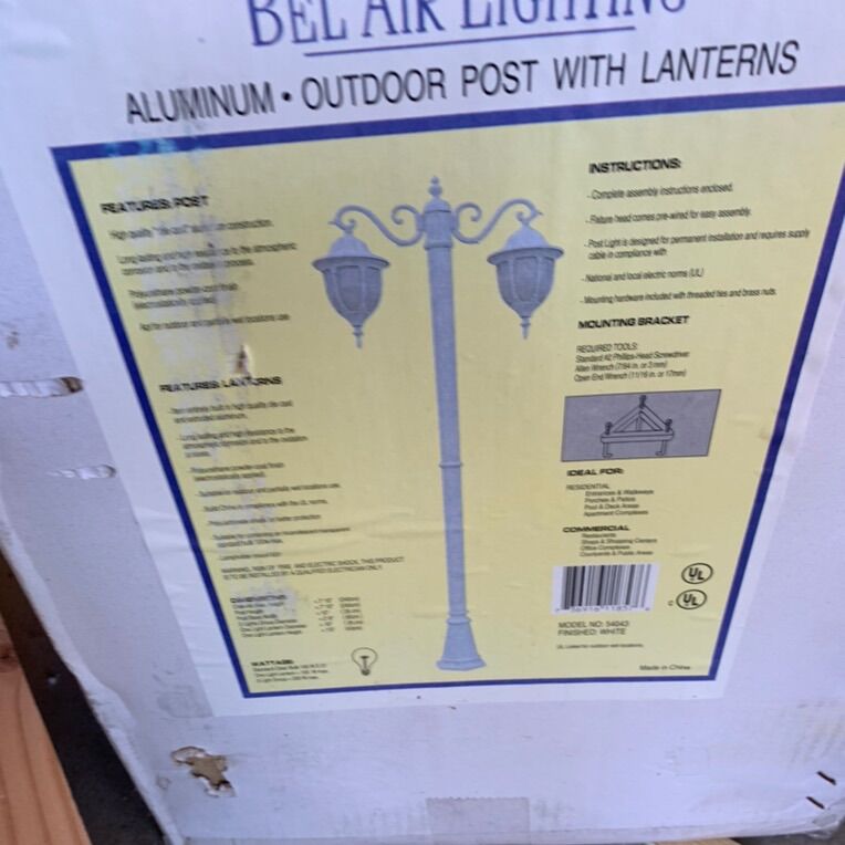 White Lamppost W/ 2 Lights