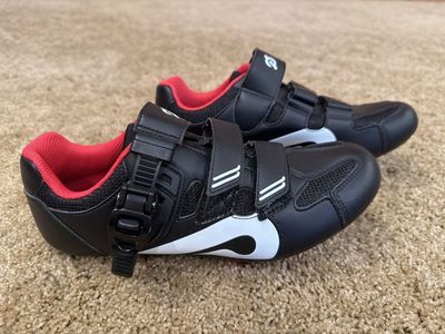 Peloton cycling shoes (size 39)