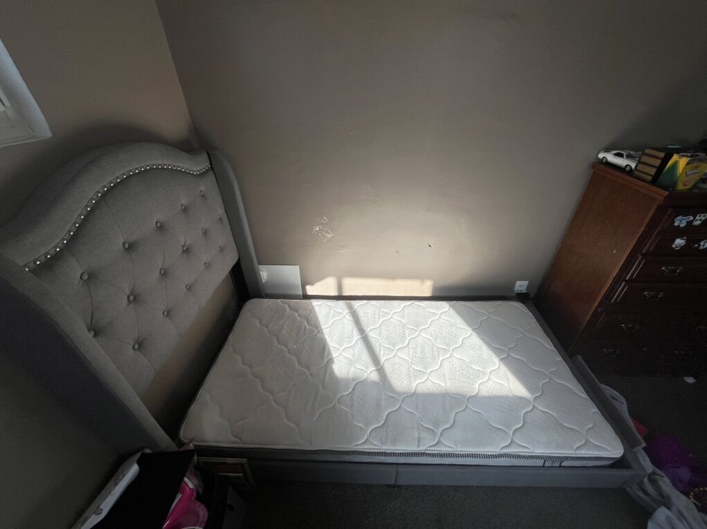 Beautiful Headboard Twin Size Bed