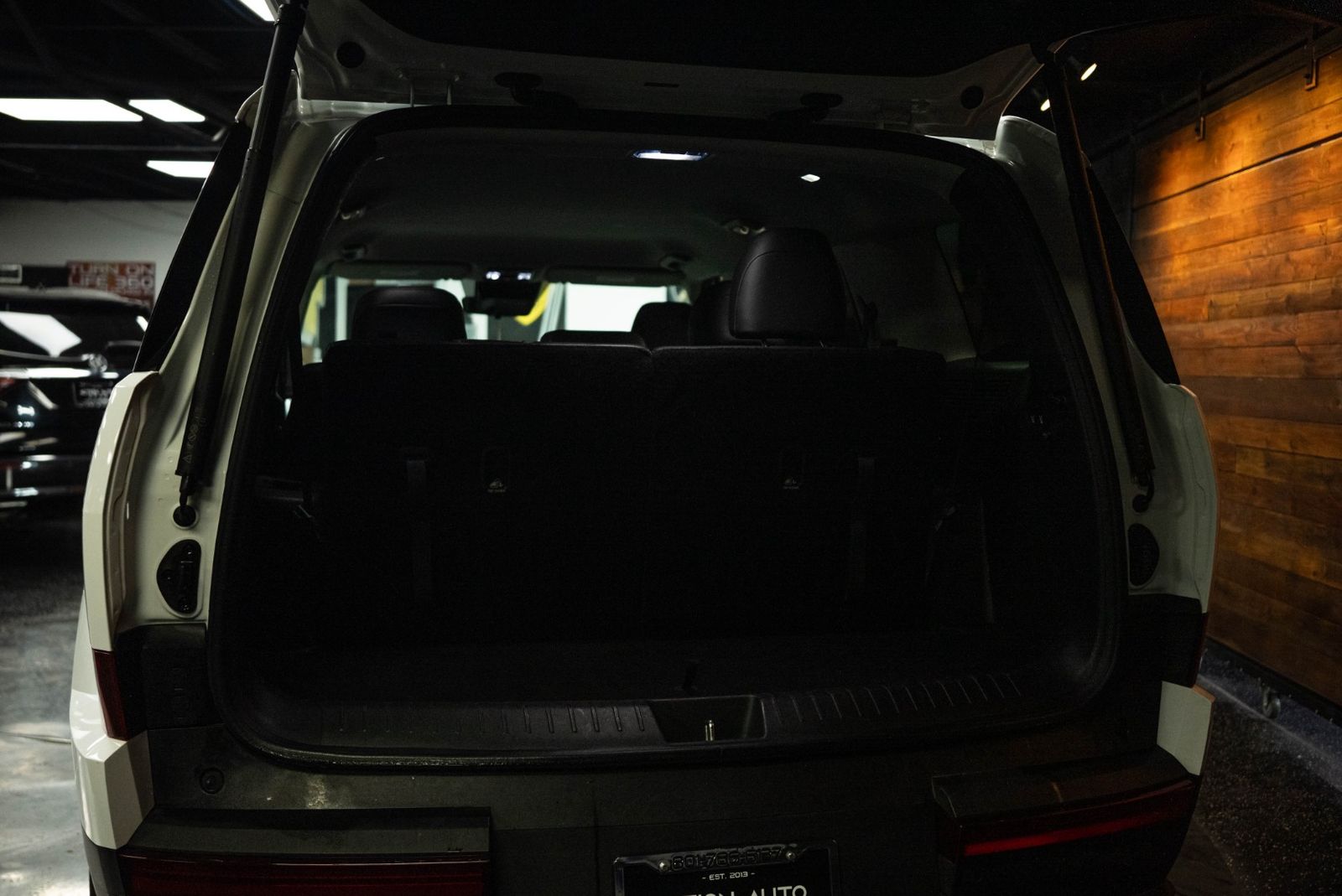 Main image 8