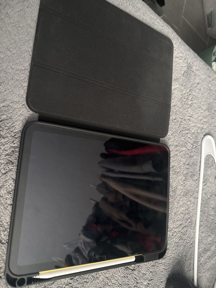 iPad 10th Gen 256GBS + Apple Pencil