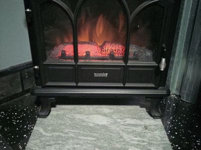 Duraflame Fireplace Heater 27x24x22 cones with remote and stone underneath