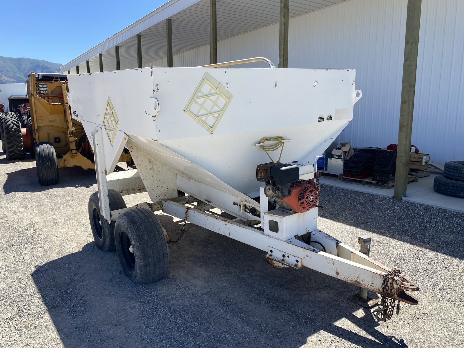 SIMONSEN 1754 Fertilizer Spreader CN2995