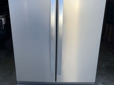 Whirlpool 31 Cu. Ft. French Door Refrigerator Like New W Ice Maker