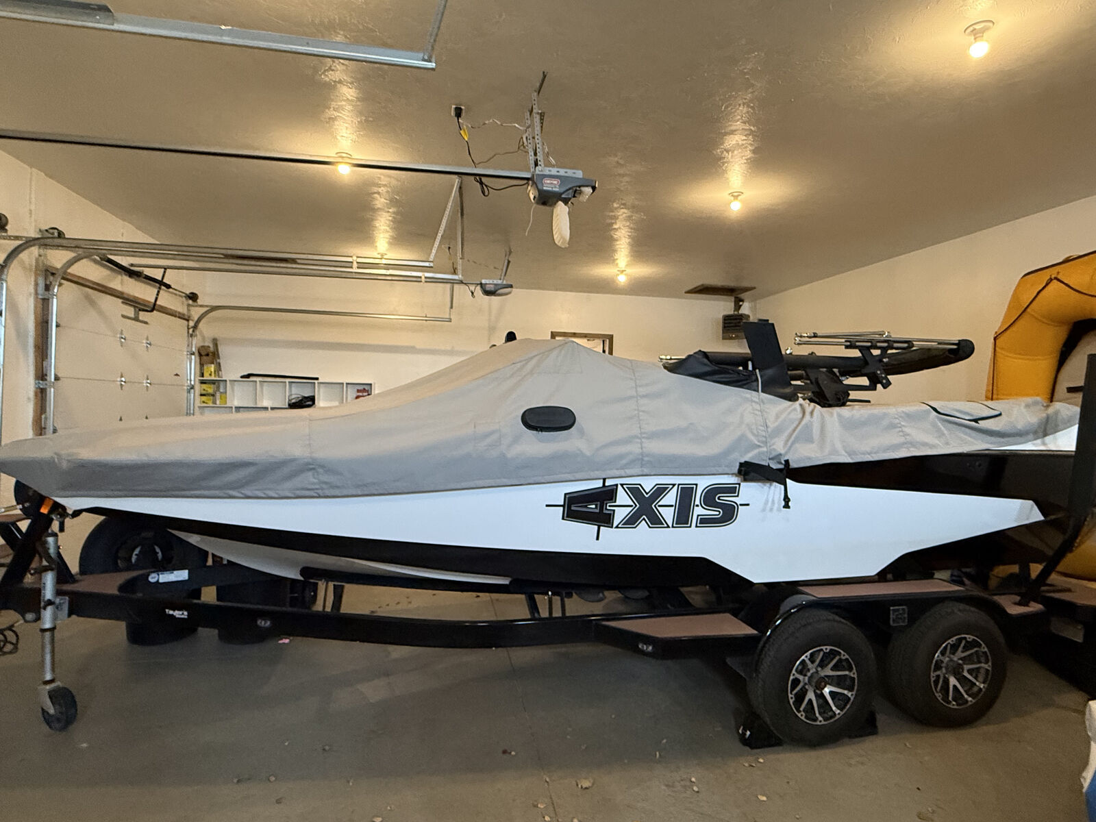 2023 Axis A20 Wakeboat - 83 hours