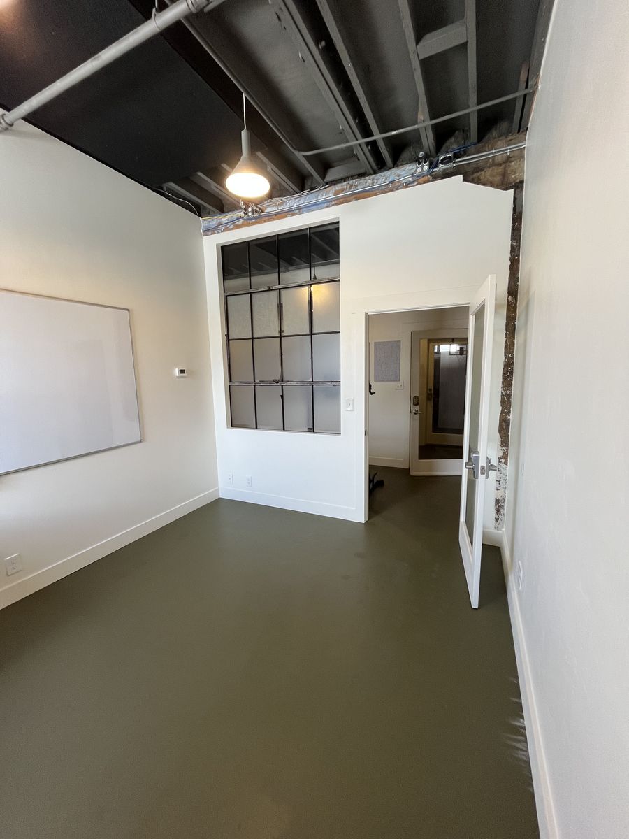 Main image 4