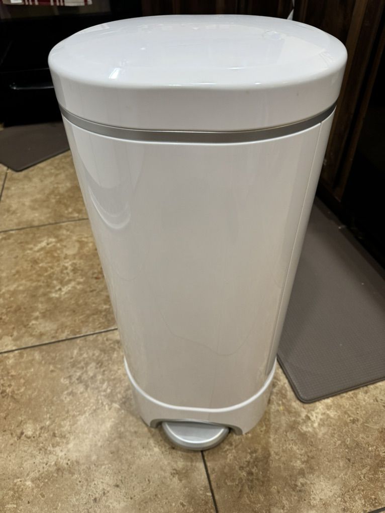 Munchkin Genie Diaper Bin