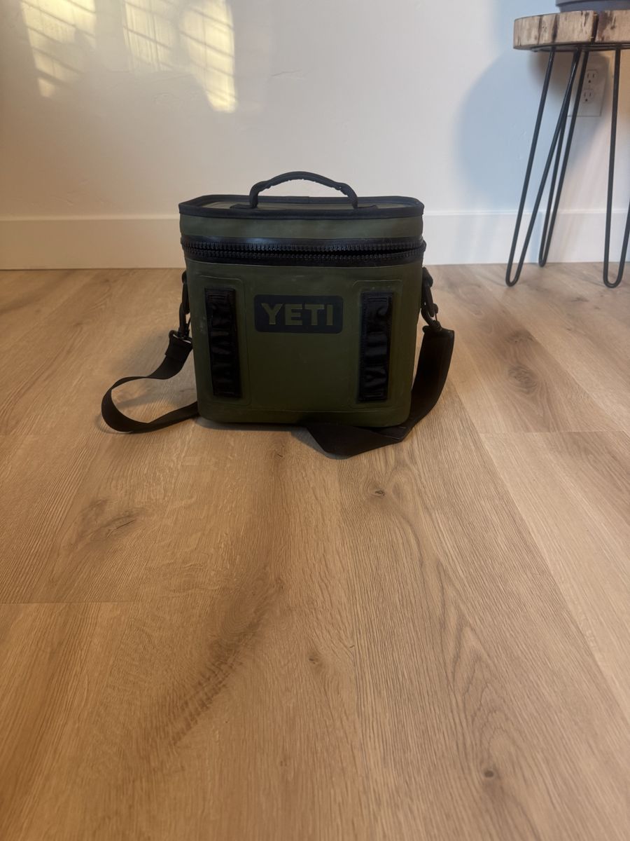 YETI Hopper Flip 8 Soft Cooler - Portable Insulated Bag in Olive Green