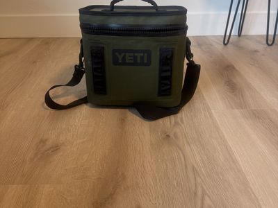 YETI Hopper Flip 8 Soft Cooler - Portable Insulated Bag in Olive Green
