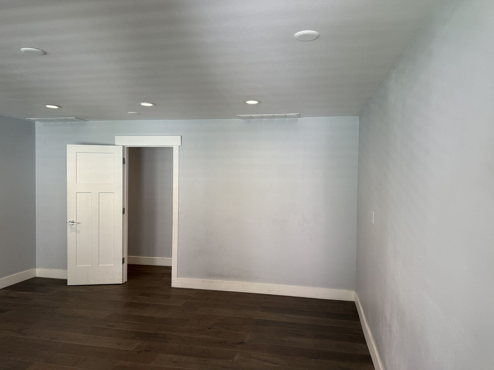 Main image 5