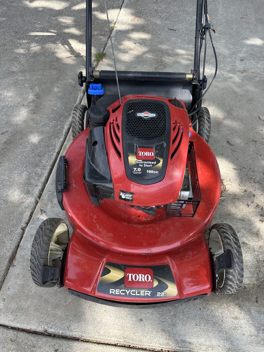Toro Recycler 22" Self-Propelled Walk-Behind Mower, 7.0 ft-lb gross torque, 190cc Briggs & Stratton Engine