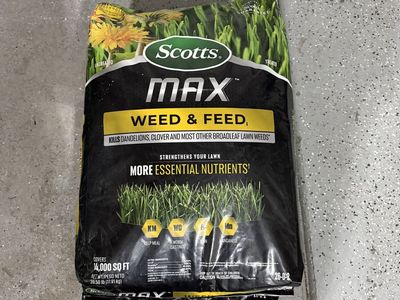 2 Scott’s Max fertilizer