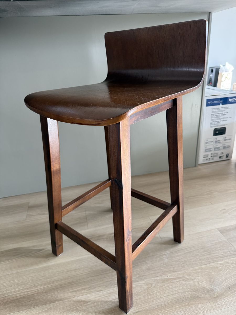 2 barstools