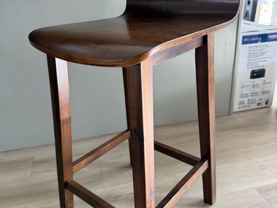 2 barstools