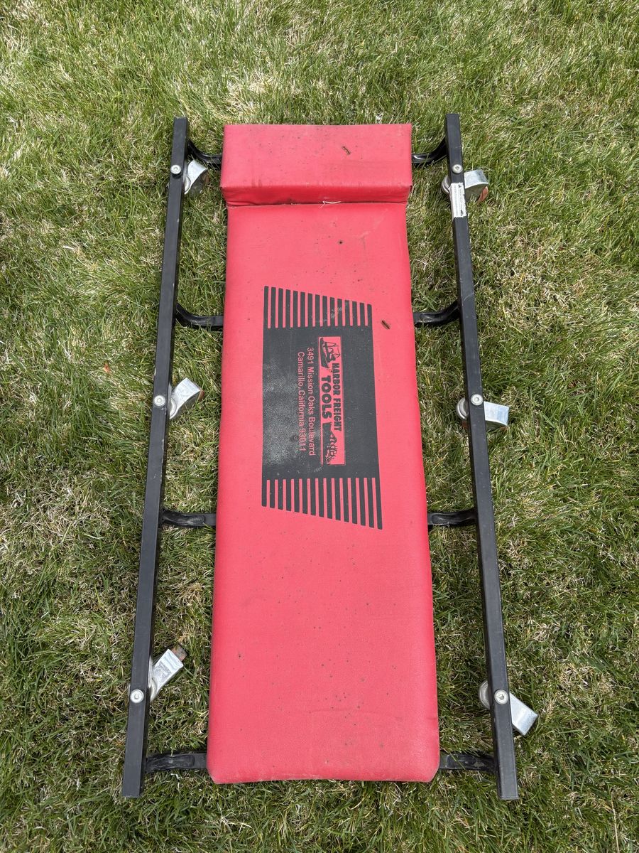 Harbor freight padded mechanics creeper with headrest