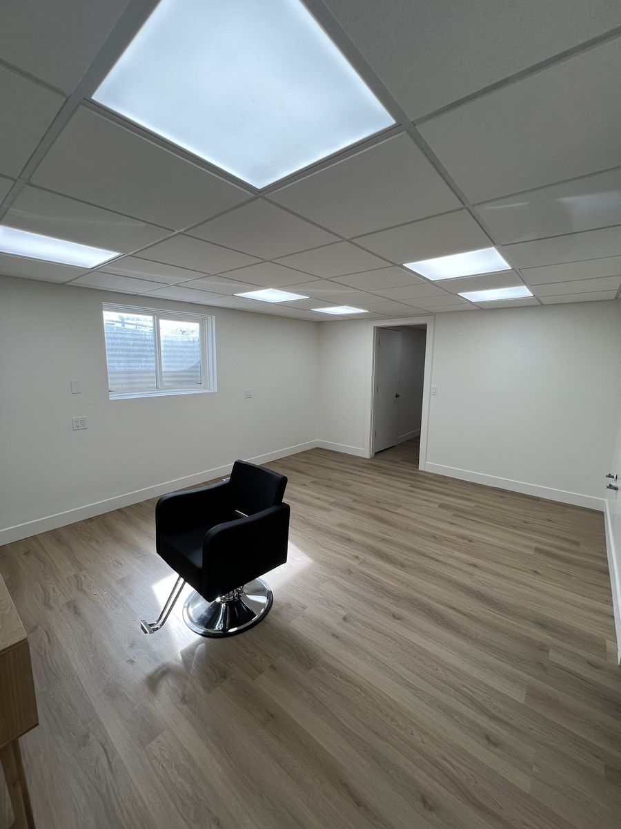 Private Salon Rooms for Rent – VARA Sandy | Furnis