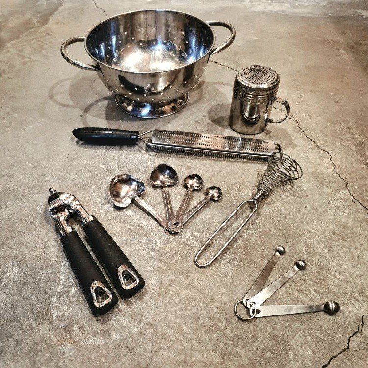 Stainless Steel Kitchen Utensil Set - Colander, Grater, Measuring Spoons & More (7 Pieces)