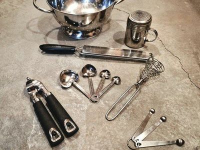 Stainless Steel Kitchen Utensil Set - Colander, Grater, Measuring Spoons & More (7 Pieces)