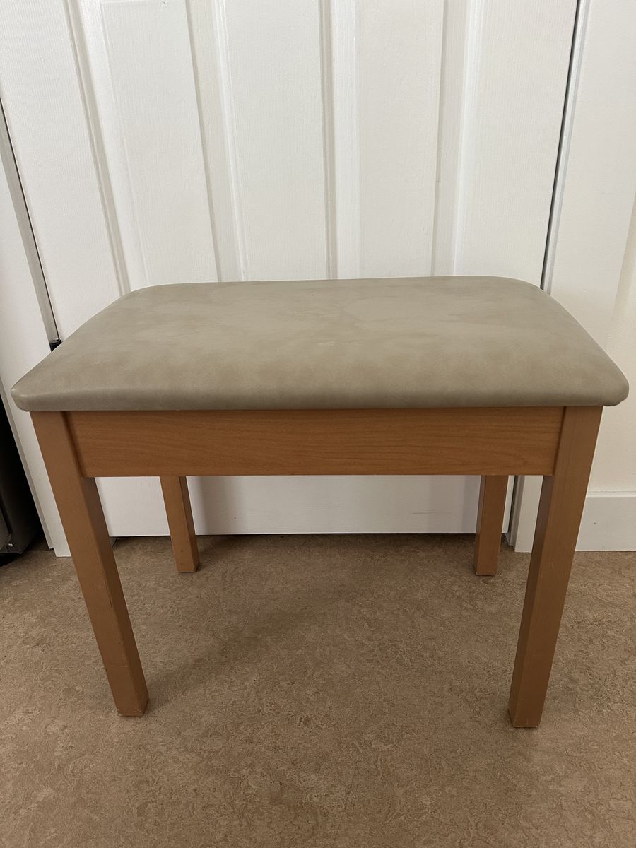 Soft piano / Keyboard bench