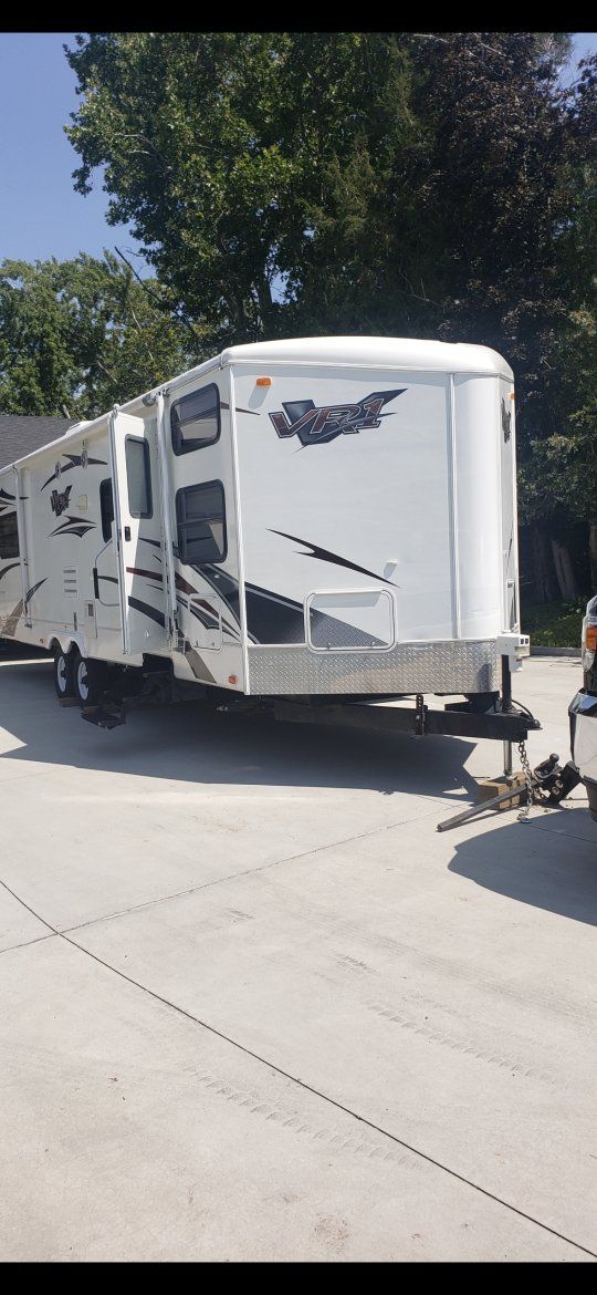 Keystone VR1310BHS Travel Trailer - Spacious, well-maintained, ready for adventure!
