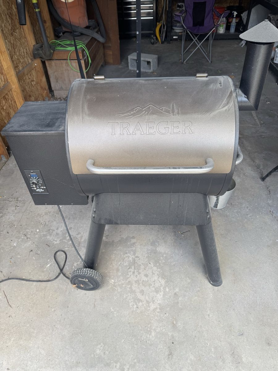 Traeger Pro Series 22 Wood Pellet Grill Smoker - Used