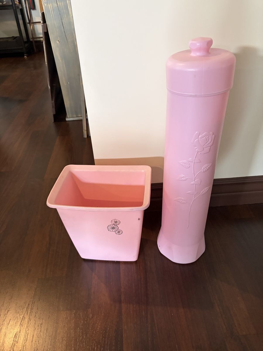 Vintage Pink Plastic Bathroom Accessories Set Trash Can and Toilet Paper Holder