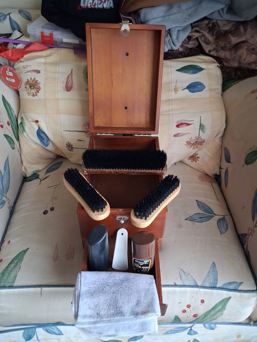 Classic Americana Shoeshine box