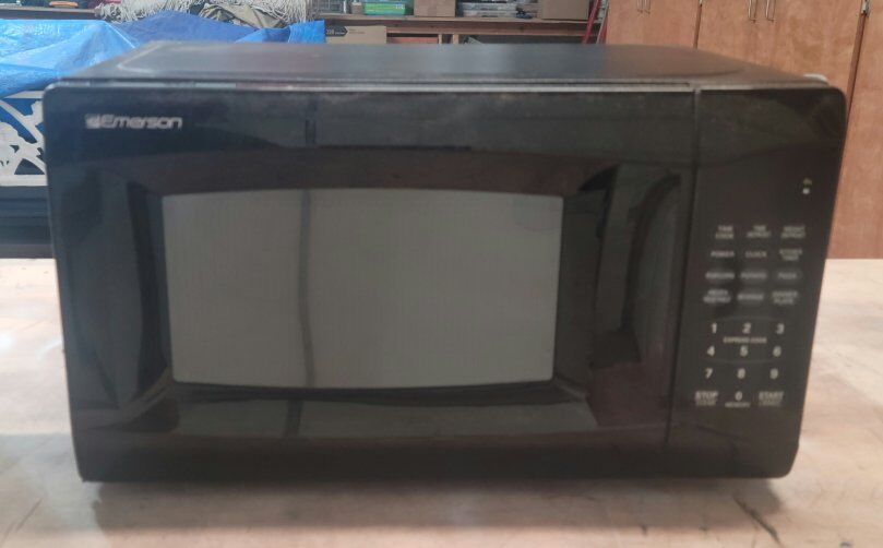 Emerson Microwave 700W