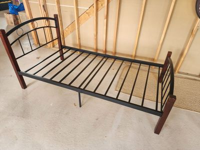 Free Twin bed steel and wood frame