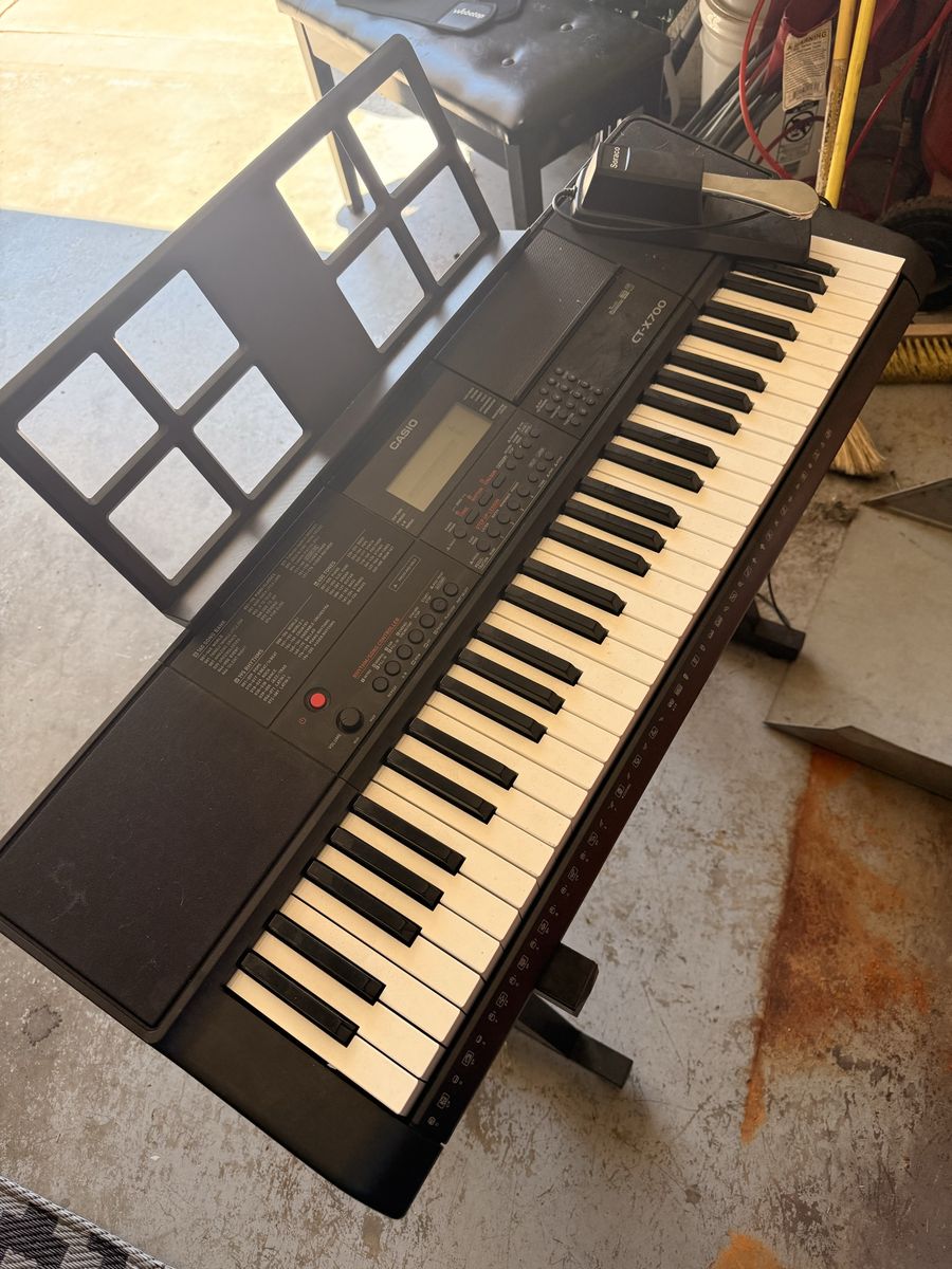 Casio CT-X700 Portable Keyboard 61-Key w/ Bench, Foot Pedal & Music Stand