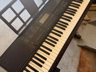 Casio CT-X700 Portable Keyboard 61-Key w/ Bench, Foot Pedal & Music Stand