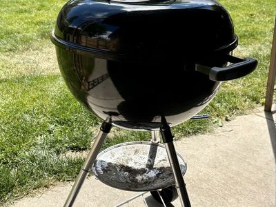 Weber 18” Kettle Charcoal Grill