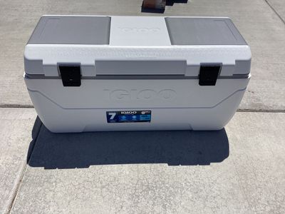 New - Large Igloo Cooler