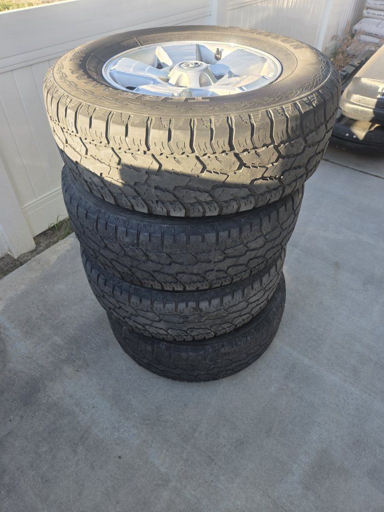 Set Toyota 17" Rims with Sailun Tires  Great Condition