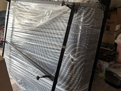 Sealy Hybred Queen Mattress And Box Spring