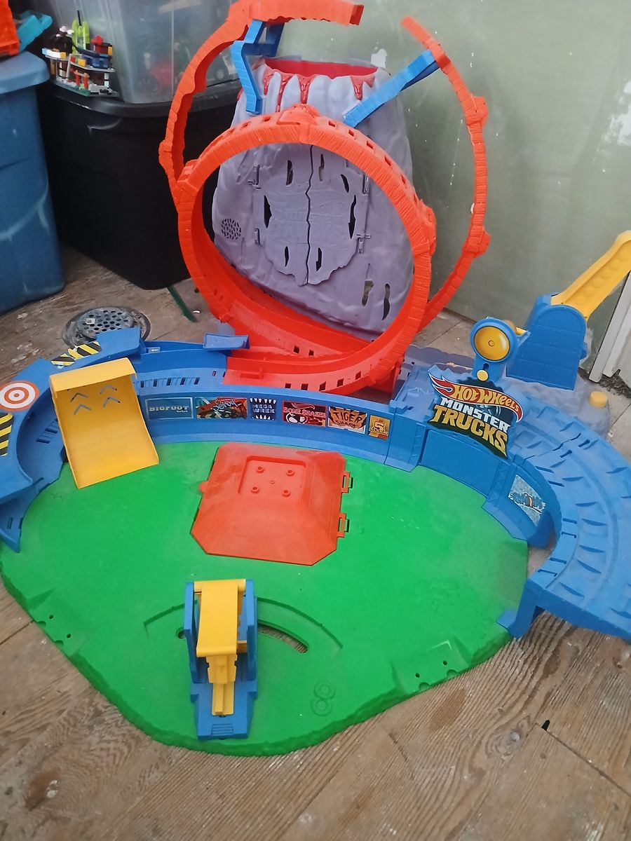 Hot wheels monster areans 
