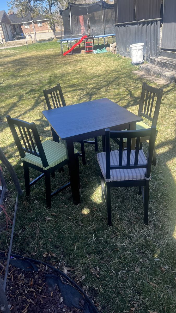 Good Condition Dining Set 30x 30