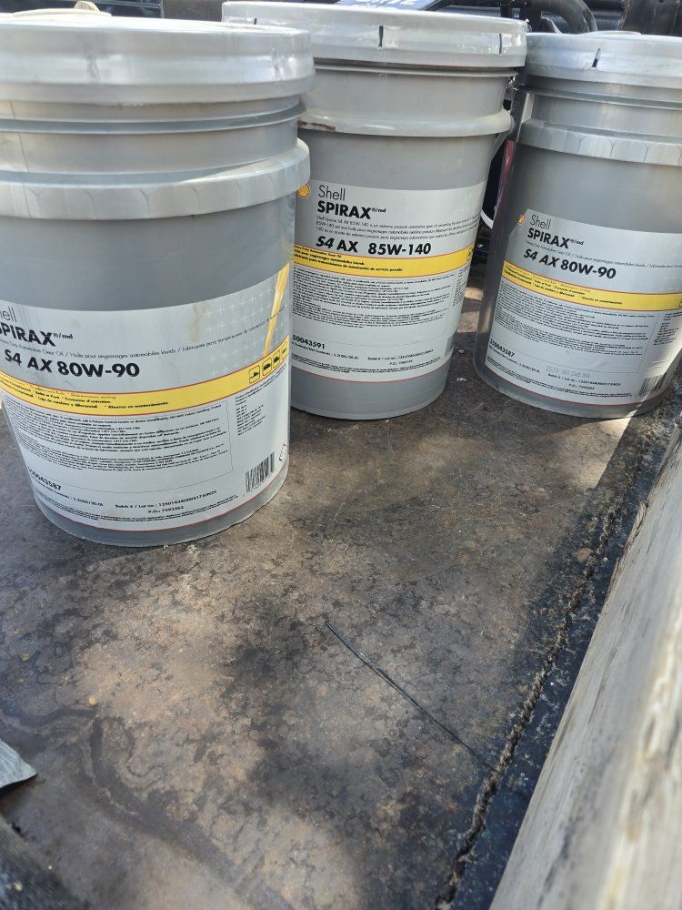 shell 80-90 and 85-140 gear oil.