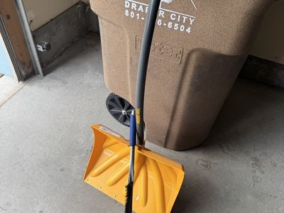 True Temper Ergonomic Snow Shovel - 20-inch Blade, D-Grip Handle, Yellow/Black