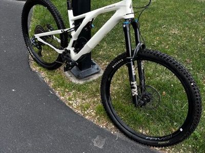 2023 Specialized Stumpjumper EVO Expert S4
