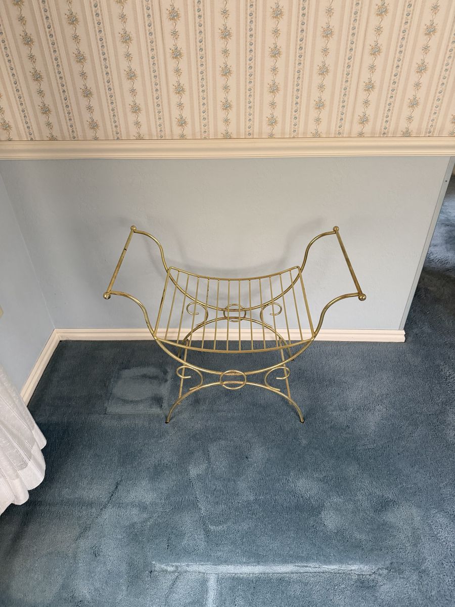Vintage Hollywood Regency Gold Metal Vanity Bench / Stool $100 cash/venmo in Provo