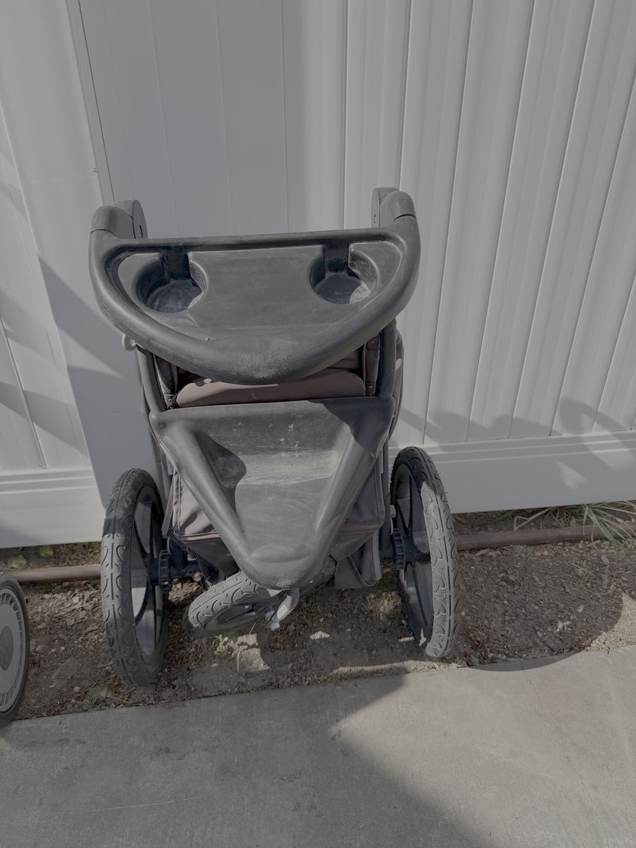 Single jogger stroller