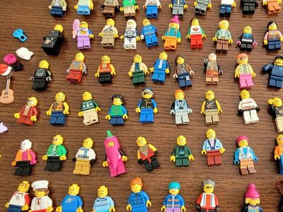 56 lego minifigures