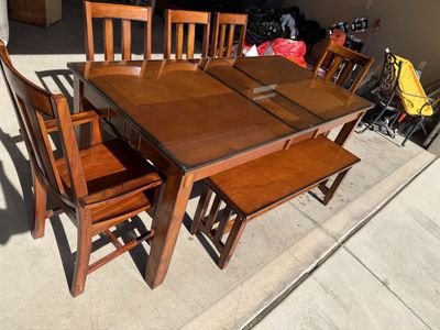 7 seat Dining table with glass top