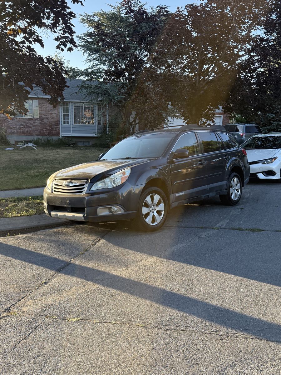 2012 Subaru Outback 2.5i Limited Pwr Moon/Nav