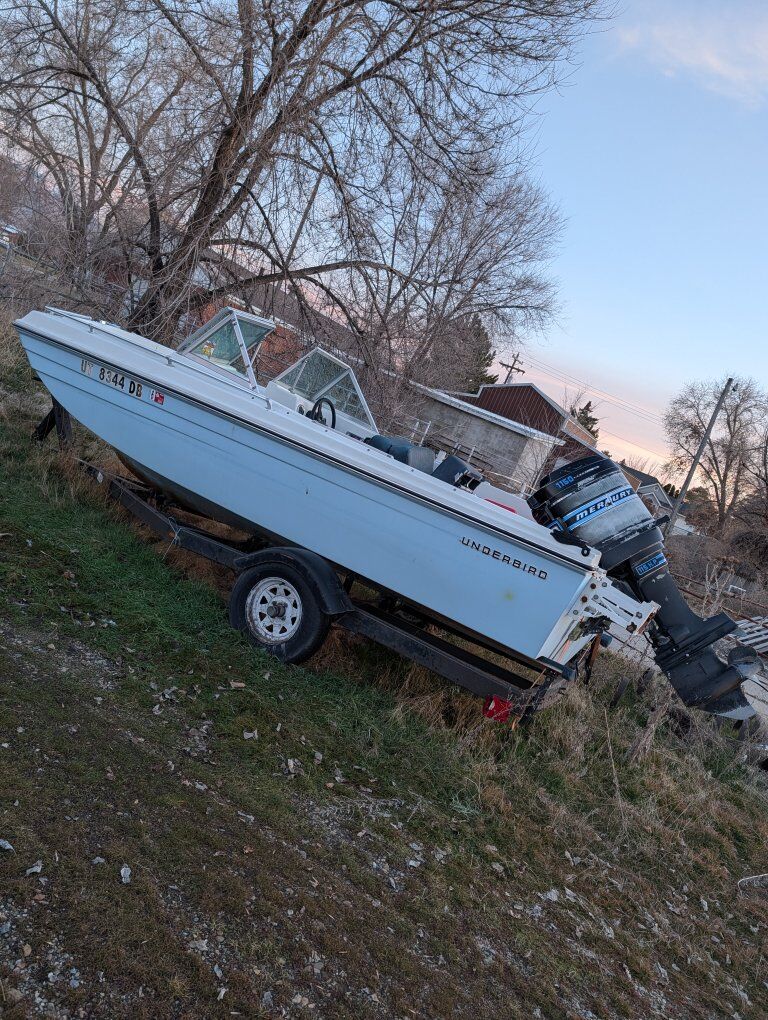 1972 15ft Thunderbird Boat w/ Outboard & Trolling