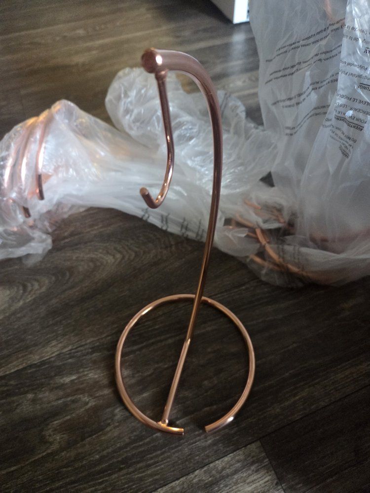 Set of 6 Brand New Banana Holders / Ornament Display Stands – Rose Gold