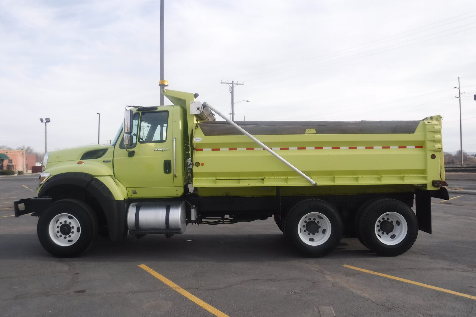 2012 IHC 7600 WorkStar tandem axle dump truck