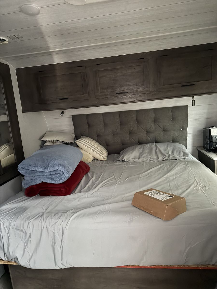 Main image 6