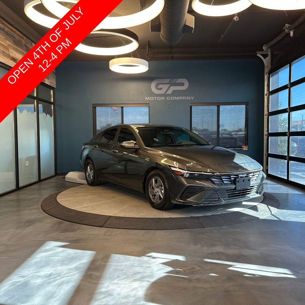 2024 Hyundai Elantra SE
